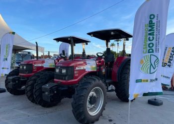 Secretaria de Agricultura de Campina Grande recebe dois novos tratores para o corte de terra