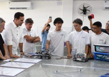 Governador Lucas Ribeiro entrega reforma e ampliação de escola em Campina Grande e reforça investimentos na educação