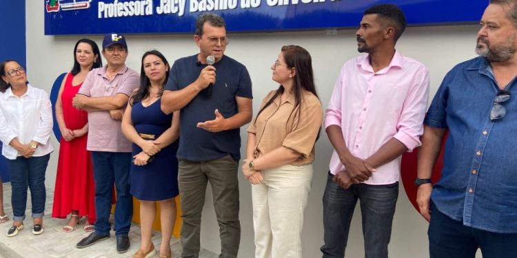 Prefeitura de Sumé entrega Centro de Educação Infantil no bairro do Alto Alegre