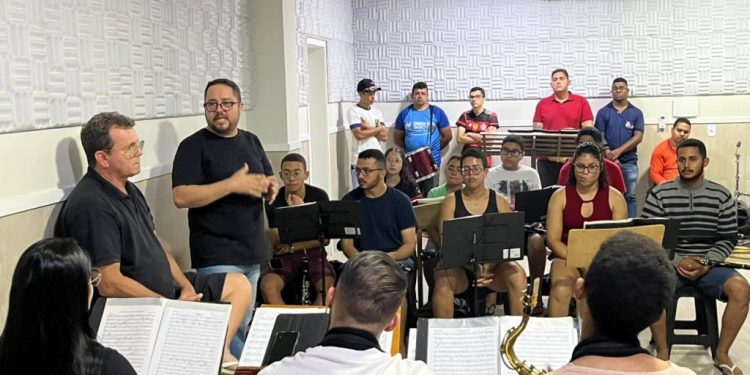 Prefeito Manezinho Lourenço anuncia aumento de repasse para R$ 20 mil mensais à Filarmônica Municipal