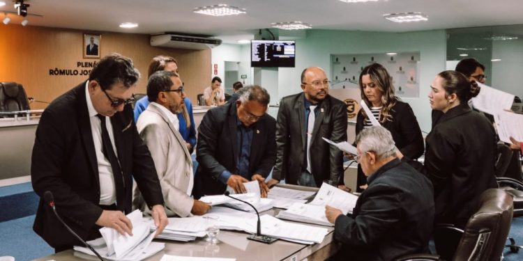 Câmara aprova projetos de lei, incluindo criação de Escola de Trânsito e adesão do IPSEM ao Programa Pró-Regularização