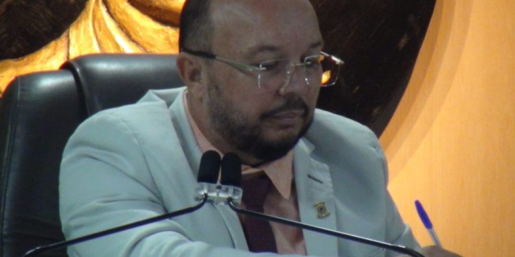 O presidente da Câmara de Campina Grande, vereador Saulo Germano, apresentou 15 requerimentos solicitando obras de saneamento, drenagem e pavimentação para o Conjunto do IPEP.