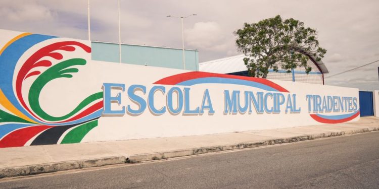 Prefeitura entrega reforma e ampliação da Escola Municipal Tiradentes, no bairro Santa Rosa, na próxima segunda-feira Prefeitura entrega reforma e ampliação da Escola Municipal Tiradentes, no bairro Santa Rosa, na próxima segunda-feira