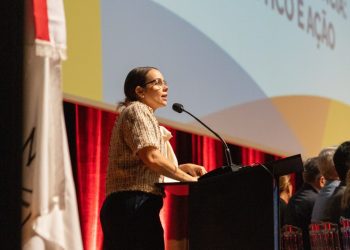 Primeira-dama participa de seminário e destaca importância das Políticas Públicas para a primeira infância