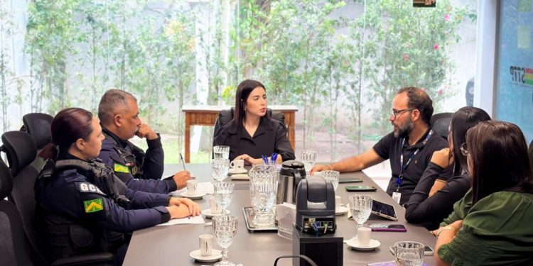 Prefeitura de Campina Grande realiza reunião com equipes de segurança municipal sobre instalação do ponto ‘Saída Delas’ no Parque do Povo