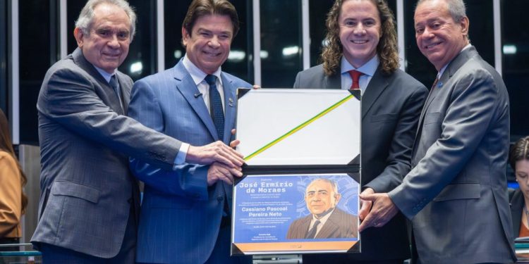 No Senado, presidente da FIEPB e da Associação Nordeste Forte recebe o Diploma José Ermírio de Moraes No Senado, presidente da FIEPB e da Associação Nordeste Forte recebe o Diploma José Ermírio de Moraes