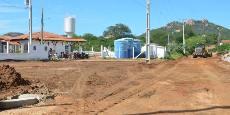Obra de calçamento chega à comunidade rural de Santa Catarina e leva mais qualidade de vida à população