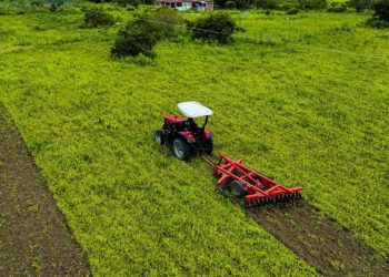 Prefeitura de Campina Grande intensifica obras de corte de terra e recuperação de estradas