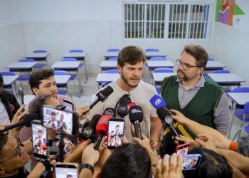 Bruno entrega nova Escola Tiradentes e destaca reconstrução de unidade histórica da rede municipal