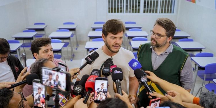 Bruno entrega nova Escola Tiradentes e destaca reconstrução de unidade histórica da rede municipal Bruno entrega nova Escola Tiradentes e destaca reconstrução de unidade histórica da rede municipal