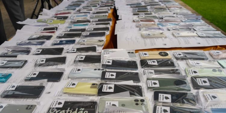 OPERAÇÃO RECUPERA: Polícia Civil realiza entrega de mais 400 aparelhos recuperados em Campina Grande