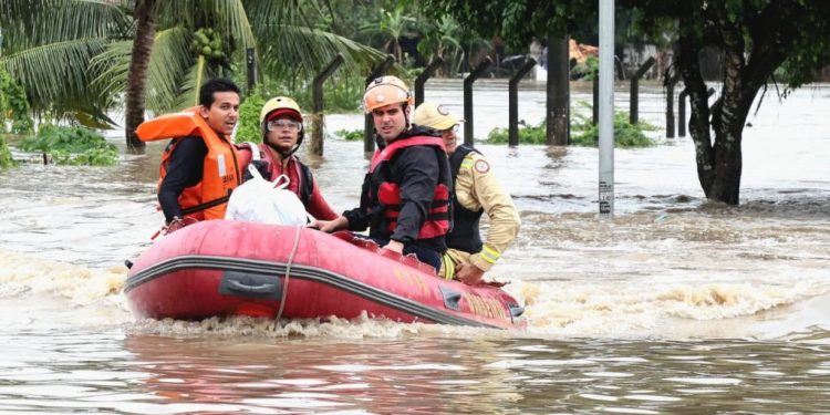 Governador Lucas Ribeiro reforça ações em Santa Rita contra impactos das chuvas e instala comitê no Centro Integrado de Comando e Controle