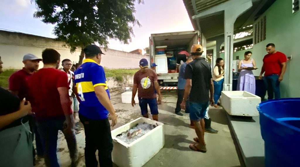 Prefeitura de Campina Grande entrega uma tonelada de peixes para famílias acompanhadas por quatro Cras do Município