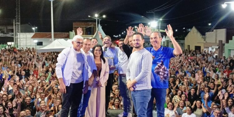 Padre Fabrício Timóteo realizou show religioso na cidade de Tenório, em comemoração aos 32 anos de sua emancipação política