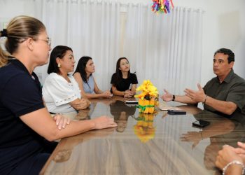 Secretário Executivo do Estado visita escola de Monteiro e reforça parceria pela alfabetização das crianças