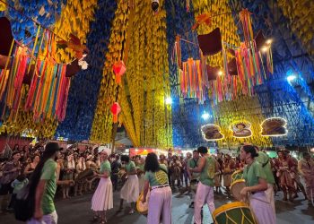 Maracagrande e grupos folclóricos levam tradição, brilho e emoção em cortejo n’O Maior São João do Mundo