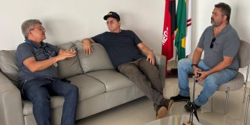 Na Cagepa, prefeito Manezinho leva pautas de melhorias no abastecimento d’água em Sumé