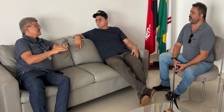 Na Cagepa, prefeito Manezinho leva pautas de melhorias no abastecimento d’água em Sumé