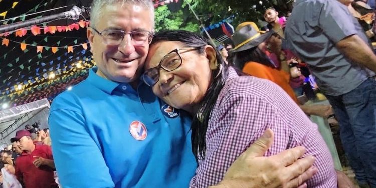 Entre cuidado e abraços, Dr. Romualdo anuncia mais R$ 1 milhão para Sumé