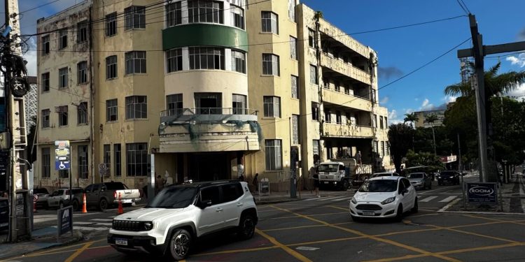 Reforma e recuperação do Grande Hotel, prédio que abrigou por anos serviços da Prefeitura, tiveram início nesta segunda-feira