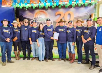 Dr. Romualdo entrega R$ 170 mil para entidades produtivas em Monteiro e São Domingos do Cariri