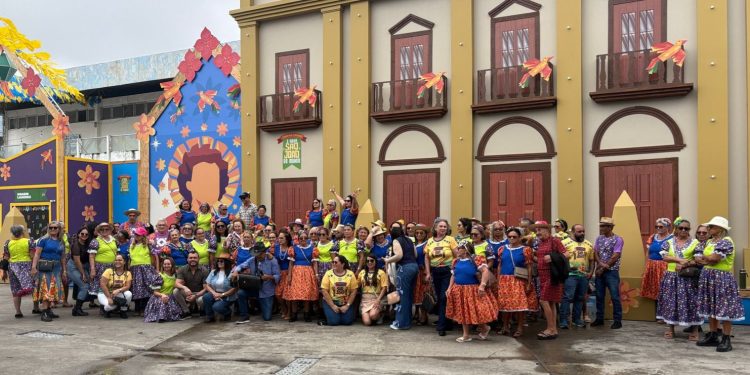 Nunca é tarde para viver o São João: grupo de idosos de Guarabira visita o Parque do Povo