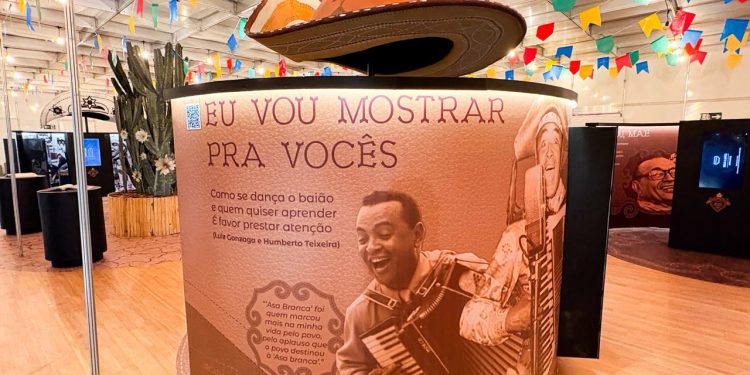 Autor do livro que inspirou a exposição Luiz Gonzaga – 110 anos do nascimento participa de noite de autógrafos neste sábado em Campina Grande