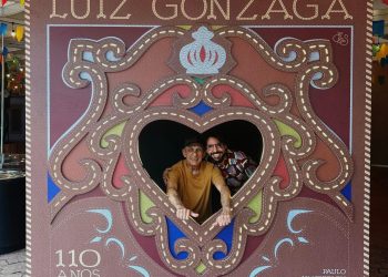 Celebrando a parceria que nutriu por anos com o Rei do Baião, Fagner visita exposição sobre Luiz Gonzaga n’O Maior São João do Mundo neste sábado (20)