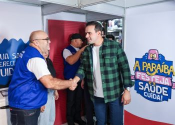 Na abertura do Maior São João do Mundo, governador Lucas Ribeiro acompanha estrutura de saúde e segurança do Estado no Parque do Povo
