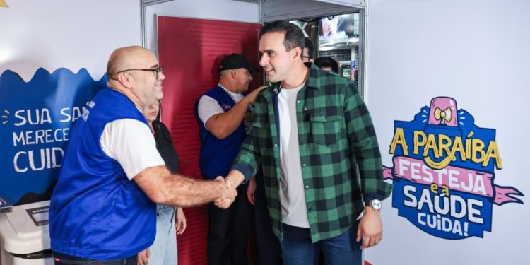 Na abertura do Maior São João do Mundo, governador Lucas Ribeiro acompanha estrutura de saúde e segurança do Estado no Parque do Povo