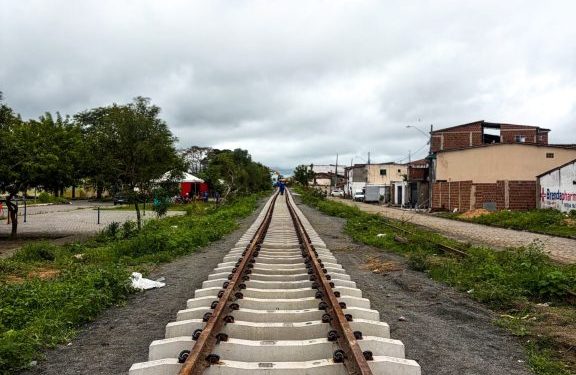 Obras do VLT: instalação de passagens de nível começa na divisa entre o Tambor e o Catolé Obras do VLT: instalação de passagens de nível começa na divisa entre o Tambor e o Catolé