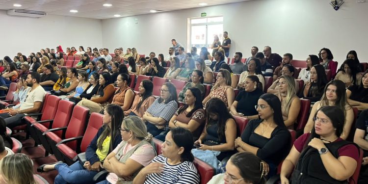 Encontro Pedagógico abre o segundo semestre letivo da Rede Municipal de Ensino de Sumé Encontro Pedagógico abre o segundo semestre letivo da Rede Municipal de Ensino de Sumé