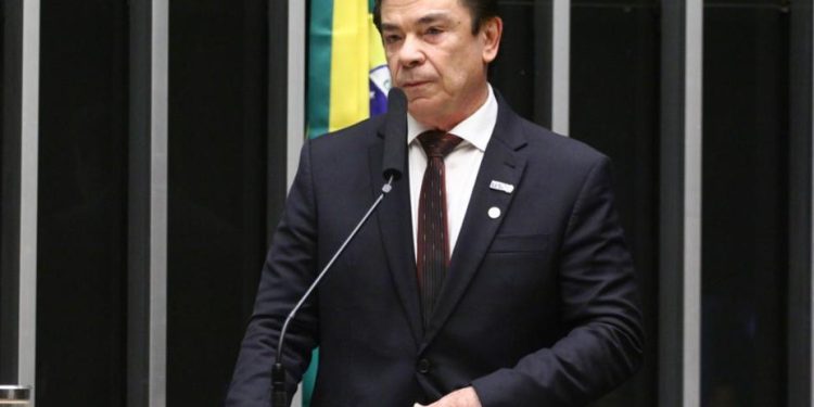 Na Câmara dos Deputados, Cassiano Pereira destaca legado do SESI durante sessão solene pelos 80 anos da instituição