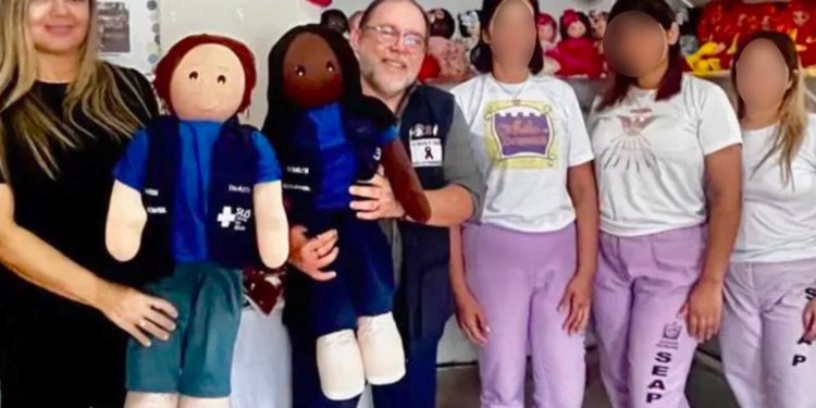 Emprega Lab: ‘Castelo de Bonecas’ produz os novos mascotes do Sistema Único de Saúde