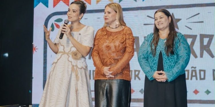Desfile encanta público e primeira-dama Camila Mariz destaca criatividade e riqueza cultural no 42º Salão do Artesanato Paraibano