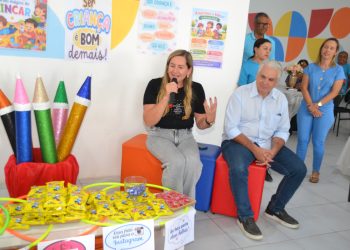 Prefeita Ana Paula e vice-prefeito Cajó Menezes entregam brinquedos pedagógicos nas creches municipais de Monteiro