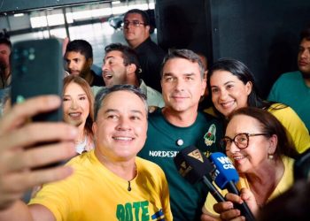 Efraim anuncia últimos detalhes para recepção a Flávio Bolsonaro em Campina nesta sexta-feira (3)