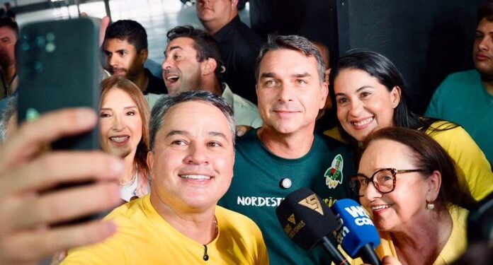 Efraim anuncia últimos detalhes para recepção a Flávio Bolsonaro em Campina nesta sexta-feira (3)