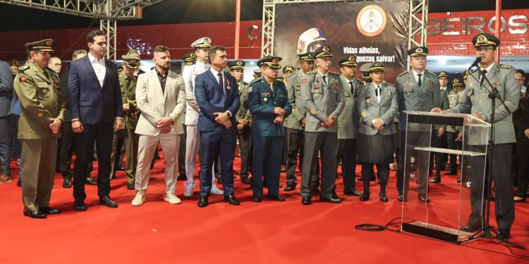 Lucas Ribeiro autoriza convocação de mais PMs e Bombeiros durante formatura de oficiais