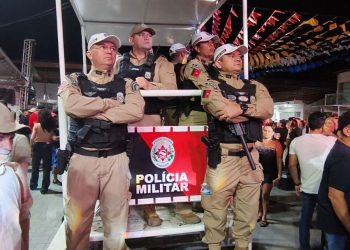 POLÍCIA MILITAR GARANTE SEGURANÇA NA ABERTURA DA FESTA DOS REDEIROS EM VISTA SERRANA