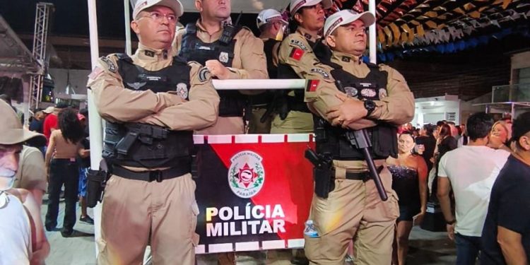 POLÍCIA MILITAR GARANTE SEGURANÇA NA ABERTURA DA FESTA DOS REDEIROS EM VISTA SERRANA