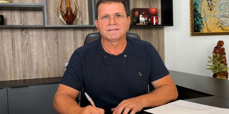 Prefeito Manezinho Lourenço assina Contrato de Repasse para construção do Portal de Entrada da cidade