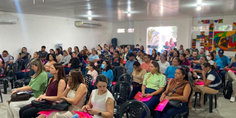 Secretaria de Saúde de Monteiro realiza palestra sobre o papel da Atenção Básica nas doenças raras como Mucopolissacaridose e Acondroplasia