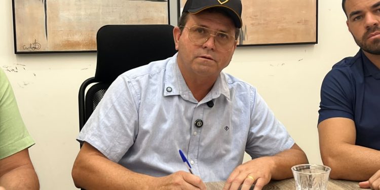 Prefeito de Sumé dá ordem de serviço para construção de Praça de Eventos no município