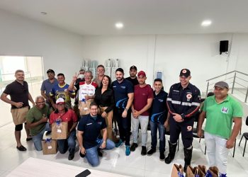 Prefeitura de Sumé homenageia motoristas e entrega novos kits de trabalho à categoria