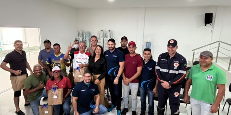 Prefeitura de Sumé homenageia motoristas e entrega novos kits de trabalho à categoria