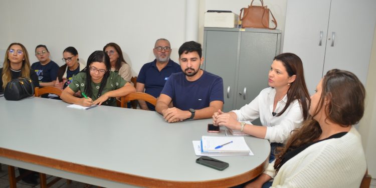Secretaria de Saúde de Monteiro realiza reunião e dá início a planejamento para implantar a Farmácia Viva