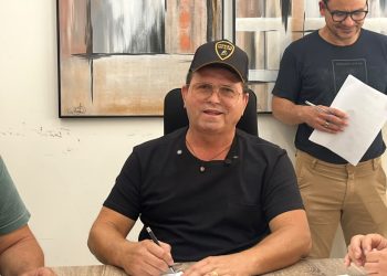Prefeito de Sumé assina convênio para construção do Matadouro Público