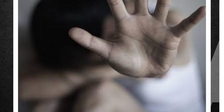 POLÍCIA MILITAR CONDUZ HOMEM À DELEGACIA APÓS AGRESSÃO COM FACA CONTRA COMPANHEIRA EM CONDADO