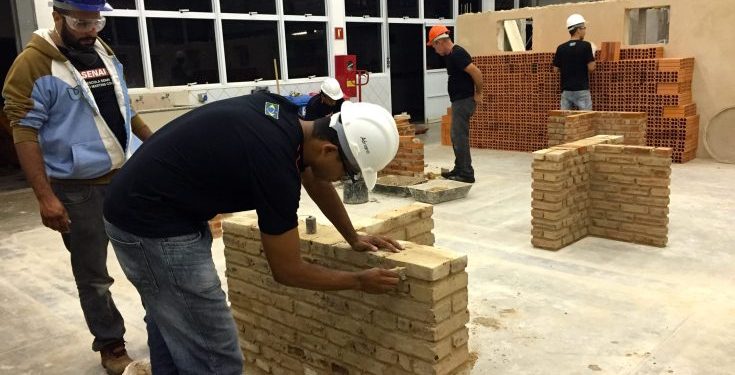 Sumé oferece curso de pedreiro para quem busca qualificação profissional